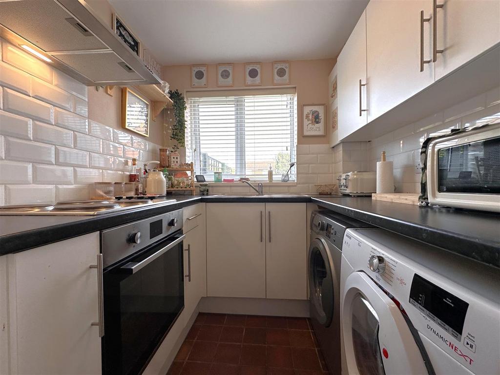 Modern Fitted Kitchen 744