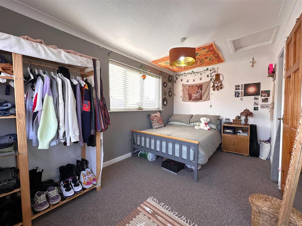 Generous Bedroom 733