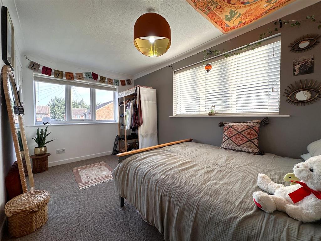 Dual-Aspect Double Bedroom 731