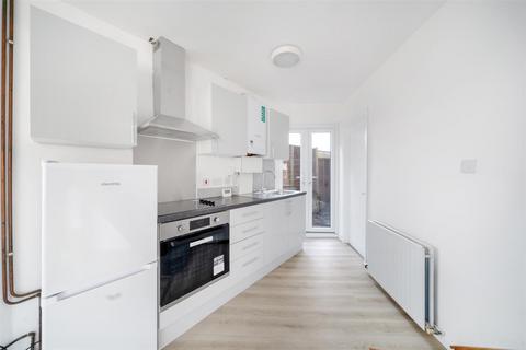 1 bedroom house for sale, Lessness Road, Morden SM4