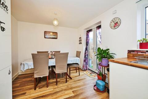 3 bedroom semi-detached house for sale, Eagle Way, Cambridge, CB24