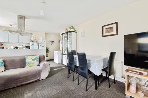 2 bedroom flat for sale, Axon Place, Ilford, IG1