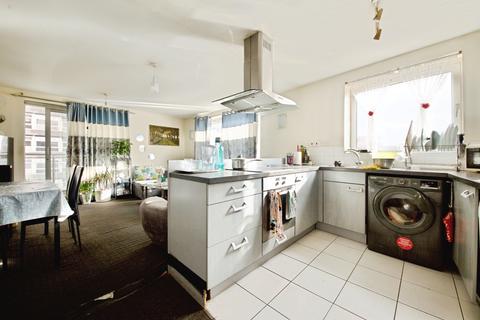2 bedroom flat for sale, Axon Place, Ilford, IG1
