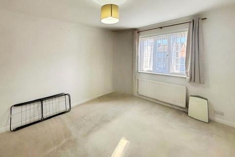 1 bedroom flat to rent, Gresham Road, Surrey TW18