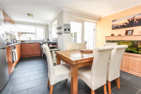 3 bedroom end of terrace house for sale, Second Avenue, Wellingborough NN8