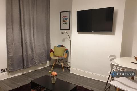 4 bedroom terraced house to rent, Manfield Road, Northampton, NN1
