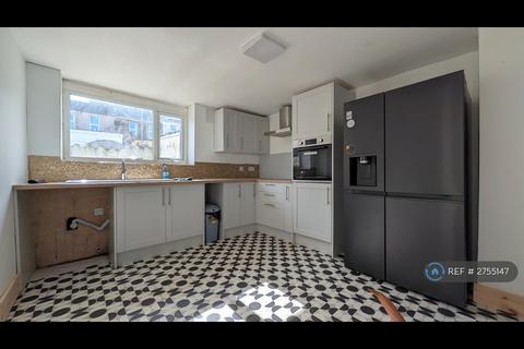 3 bedroom terraced house to rent, Sydney Road, Torpoint, PL11