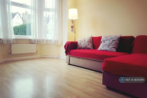 1 bedroom flat to rent, Baldry Gardens, London, SW16