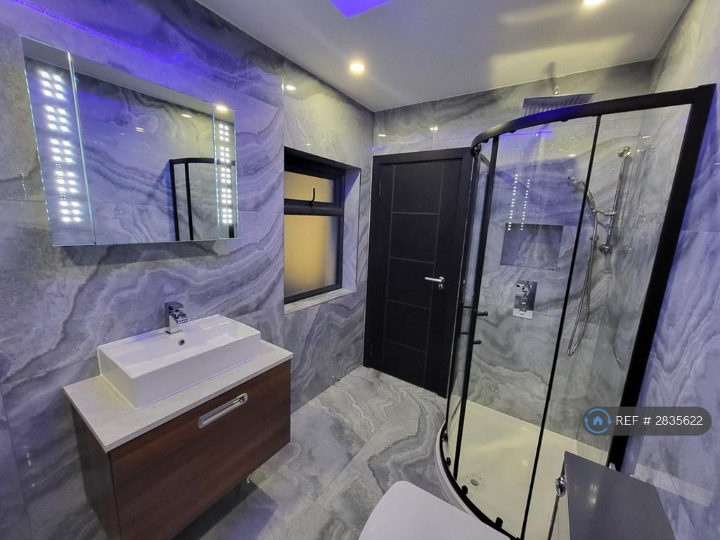 Master En-Suite