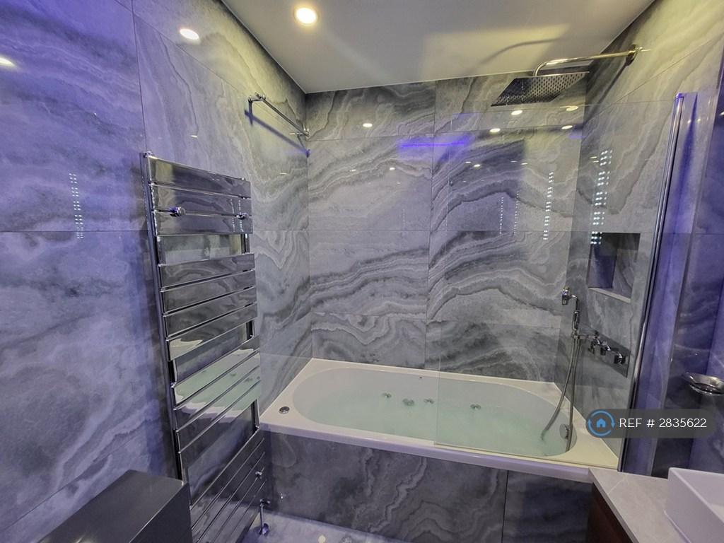 Master En-Suite