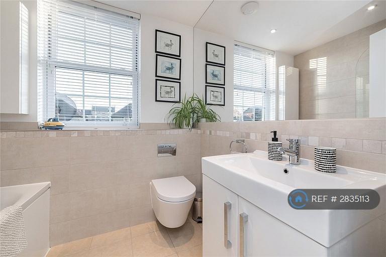 1st Floor Main Bathroom