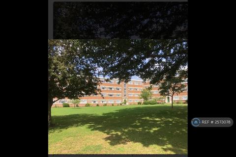 2 bedroom flat to rent, Cameford Court, London, SW2