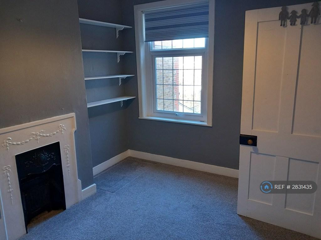 Middle Bedroom