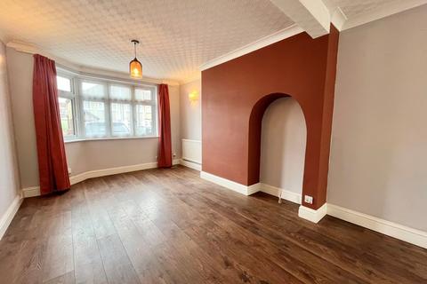 3 bedroom end of terrace house to rent, Eastbrook Drive, Romford