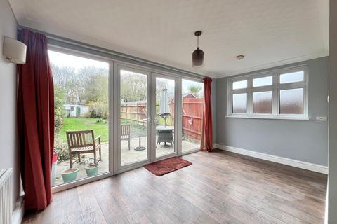3 bedroom end of terrace house to rent, Eastbrook Drive, Romford