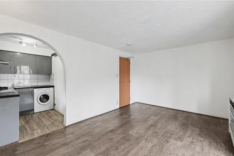 Studio to rent, Maltby Drive, Enfield EN1