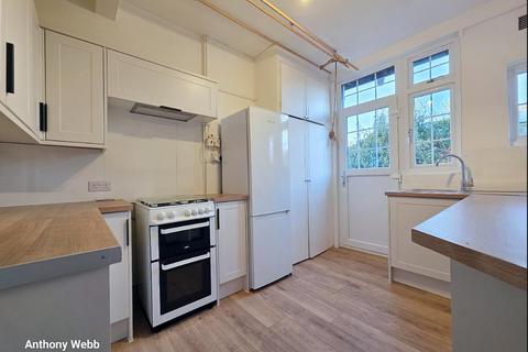 2 bedroom flat to rent, Hazelwood Lane, Palmers Green, N13