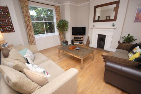 2 bedroom flat to rent, Asylum Road Peckham SE15