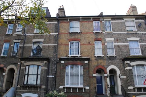 2 bedroom flat to rent, Asylum Road Peckham SE15