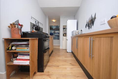 2 bedroom flat to rent, Asylum Road Peckham SE15