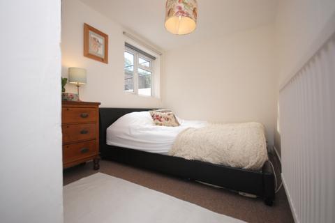 2 bedroom flat to rent, Asylum Road Peckham SE15