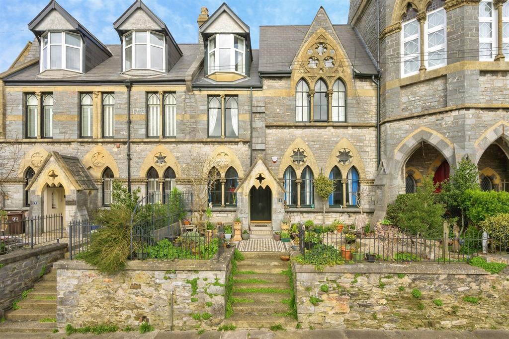 6 bedroom terraced house for sale
