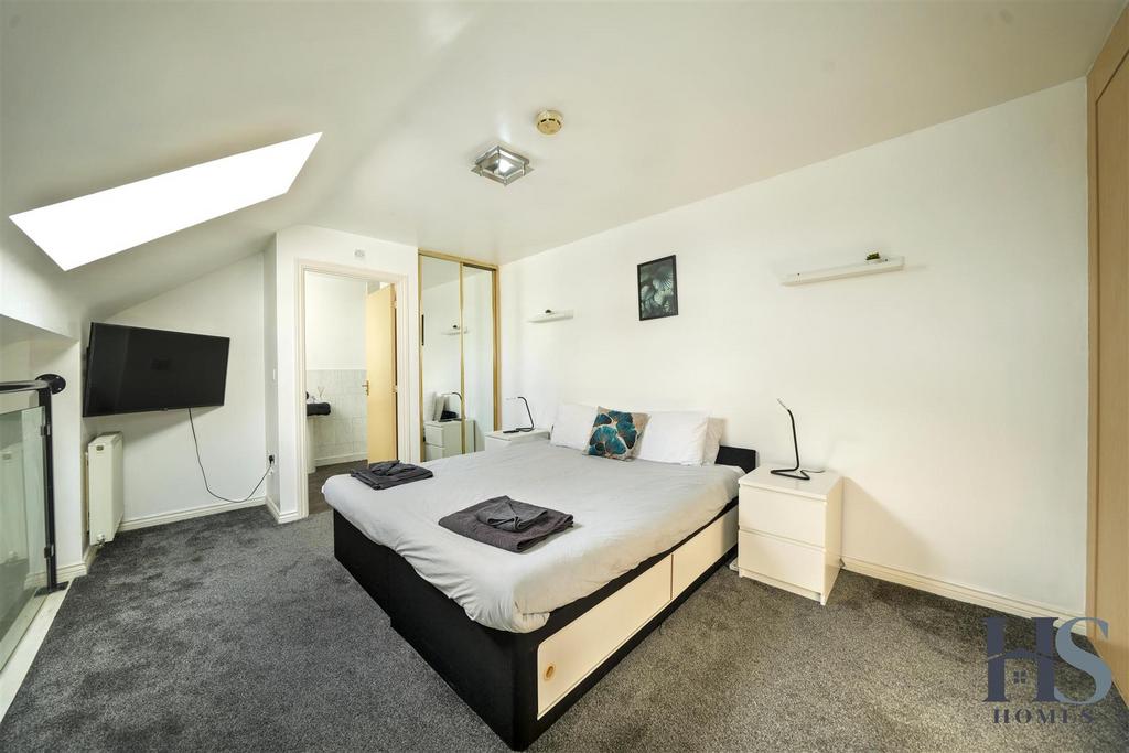 Bedroom 1.jpg