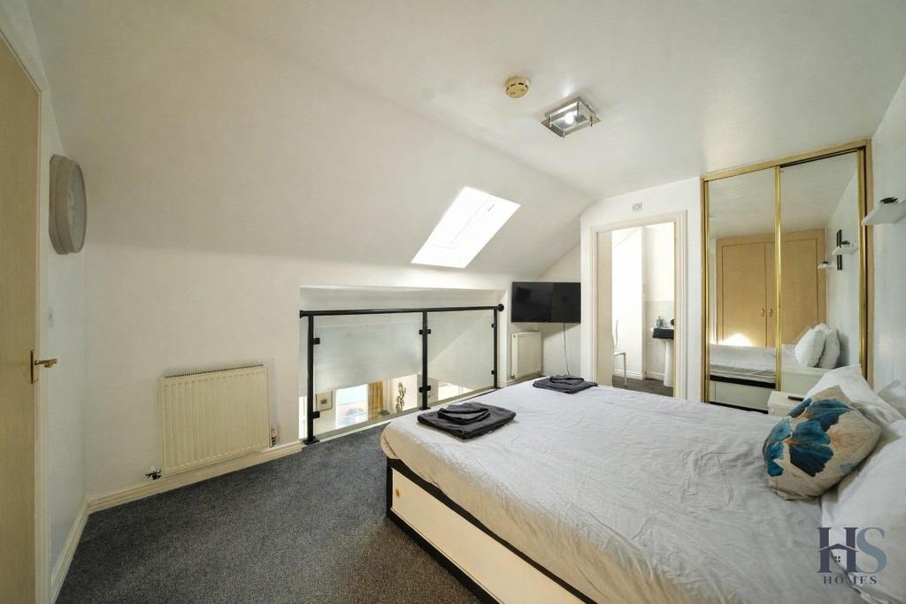 Bed 1a.jpg