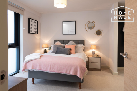 3 bedroom apartment to rent, The Trilogy, M15