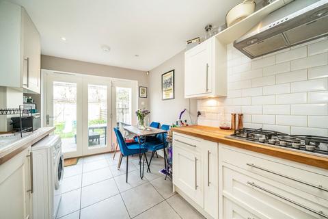 3 bedroom terraced house to rent, Newton Road, Isleworth TW7