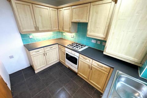 2 bedroom flat for sale, Monkwood Close, Romford