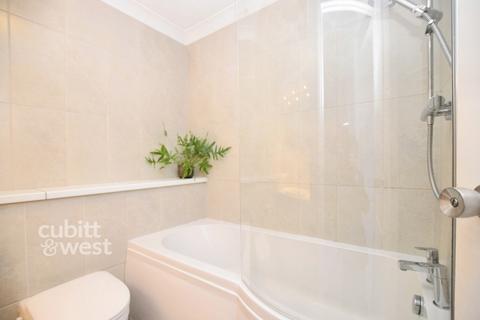 undefined, Pondtail Close Horsham RH12