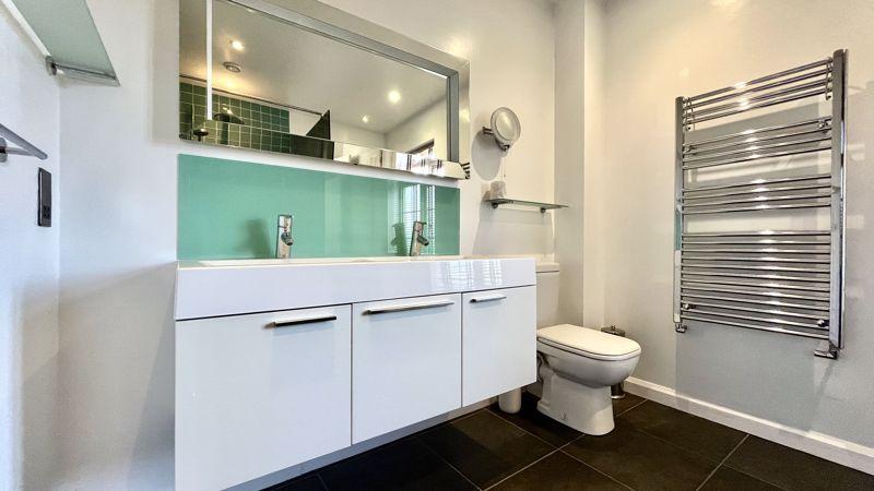 En-Suite to Bedroom