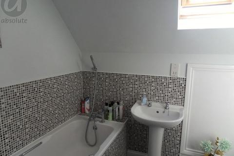3 bedroom terraced house to rent, Miller Road, Bedford