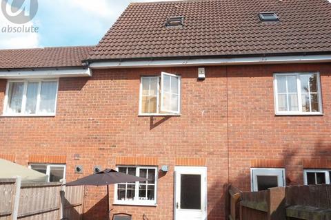 3 bedroom terraced house to rent, Miller Road, Bedford