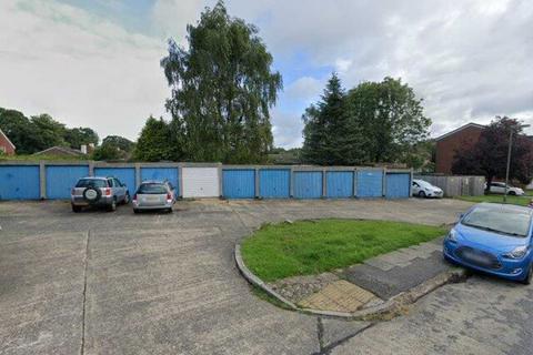 Garage to rent, Carshalton Road, Banstead SM7