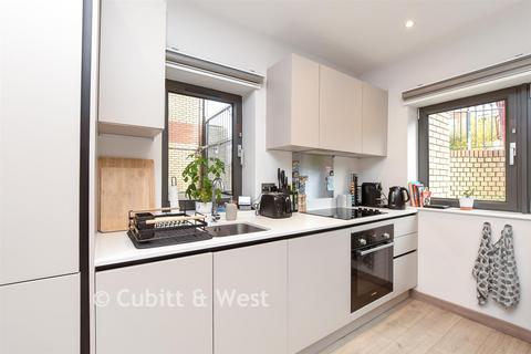 1 bedroom ground floor flat for sale, Croydon Road, Caterham, Surrey