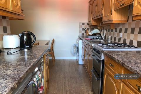 3 bedroom flat to rent, Leven Road, London, E14