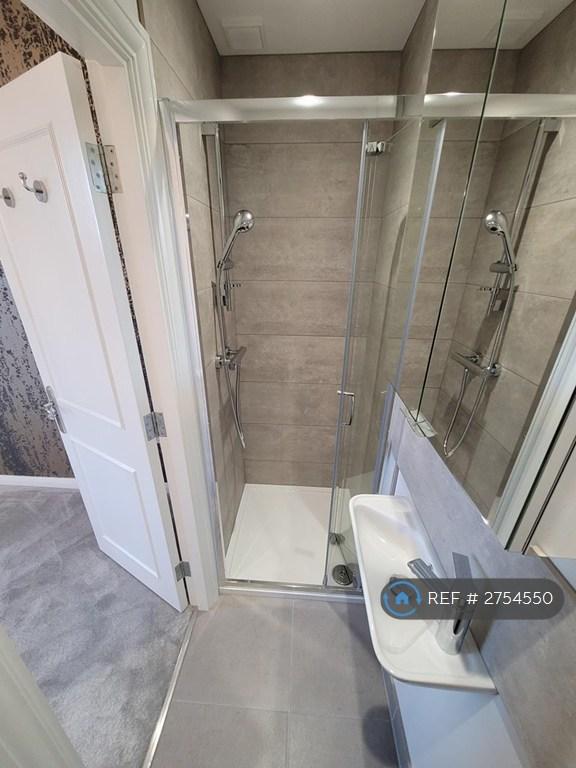 Bathroom / Shower