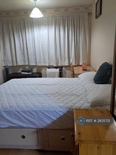 1 bedroom in a house share to rent, Flint Close, Luton, LU3
