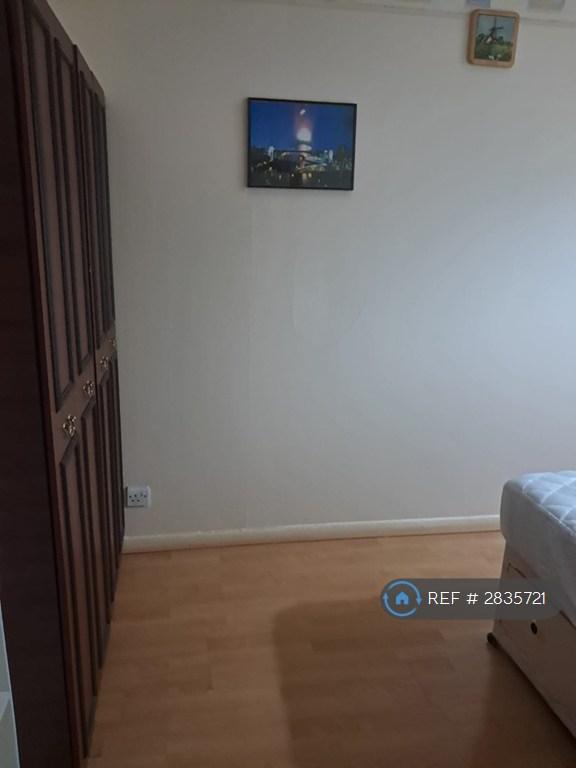 Large Bedroom