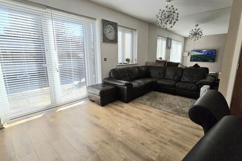 4 bedroom terraced house to rent, Minter Road, Barking, Essex, IG11