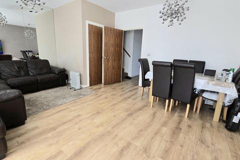 4 bedroom terraced house to rent, Minter Road, Barking, Essex, IG11