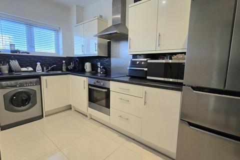 4 bedroom terraced house to rent, Minter Road, Barking, Essex, IG11