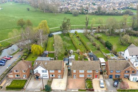 3 bedroom semi-detached house for sale, Willen Road, Newport Pagnell, Buckinghamshire, MK16