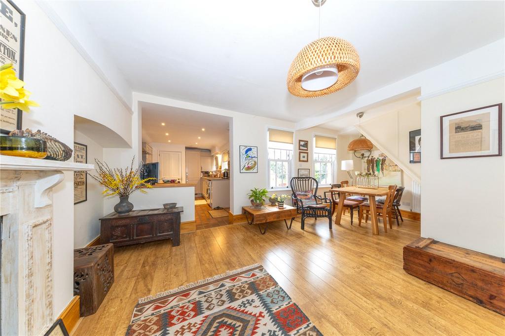 Lounge/Dining Room