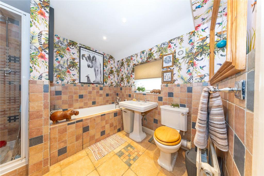 Bathroom (Gf)