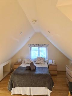 Studio to rent, Brondesbury Park