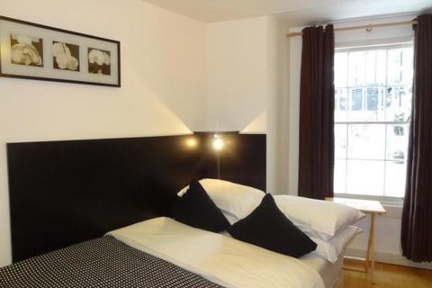 Studio to rent, Cartwright Gardens