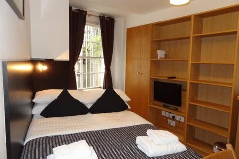 Studio to rent, Cartwright Gardens